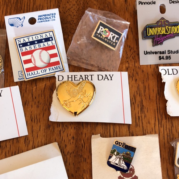 30 Collectable Pin Backs/ Badges - Picture 10 of 16